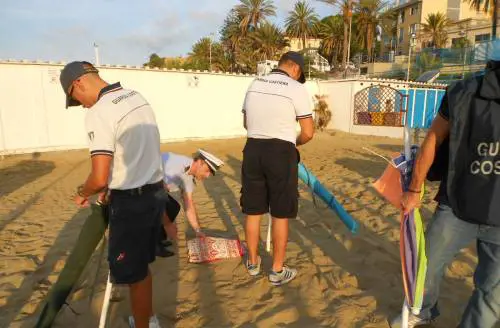 Sanremo, blitz contro i furbetti dell'ombrellone