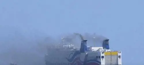 Nave in fiamme a Puerto Rico: evacuati 500 passeggeri