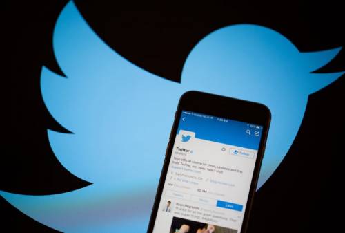 Giro di vite di Twitter contro account falsi e bufale