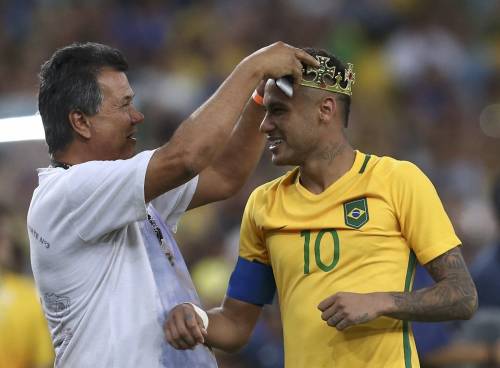 L'allenatore delle Seleção olimpica Rogerio Micale incorona Neymar a fine partita