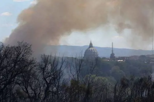 Roma brucia, emergenza incendi