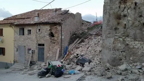 "Che choc volare sulle macerie Bollino sicurezza per le case"