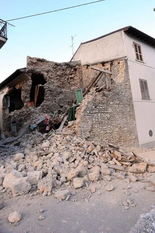 Come a L'Aquila sette anni fa. La scossa avvenuta alla stessa ora
