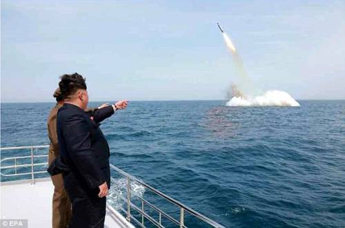 Corea del Nord, lanciato missile da un sottomarino