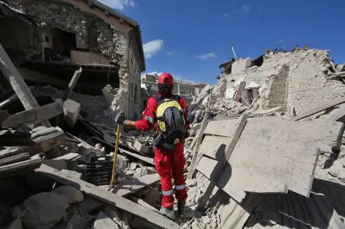 Terremoto, così vi dovete comportare in caso di sisma