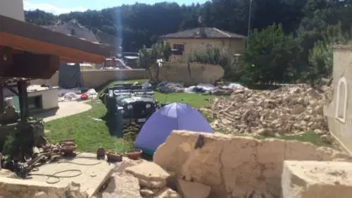 Quelle salme risposte nel giardino di una casa