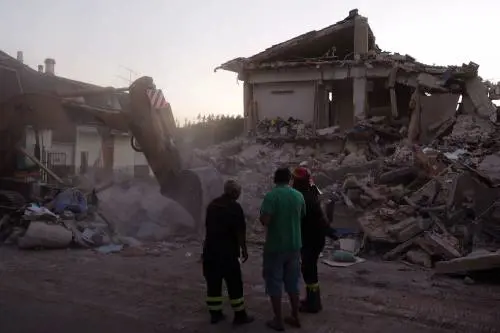 Quei borghi fragili dei nostri nonni dove l'incanto gioca con il destino