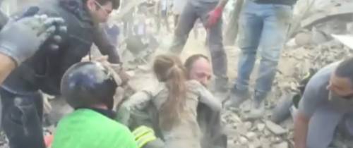 Terremoto, Amatrice: soccorritori estraggono viva una bambina dalle macerie