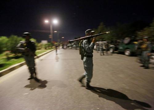 Sedici morti in un attacco all'Università americana a Kabul