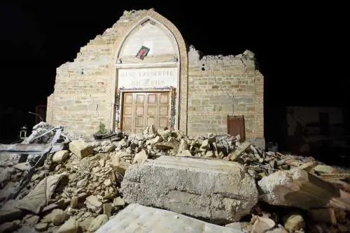 Lady Gaga per il terremoto: foto