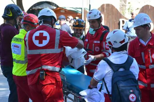 Quei vigili del fuoco eroi che salvano pure i ricordi