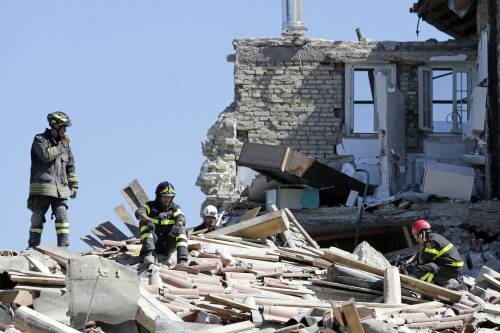 Il sindaco di Amatrice: "Combatterò per il paese. Dopo sisma si risorge"