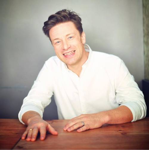 Jamie Oliver vende l'amatriciana per beneficenza