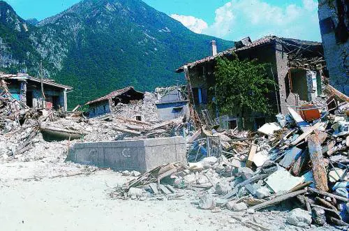 Operoso Friuli: prima le fabbriche poi le case