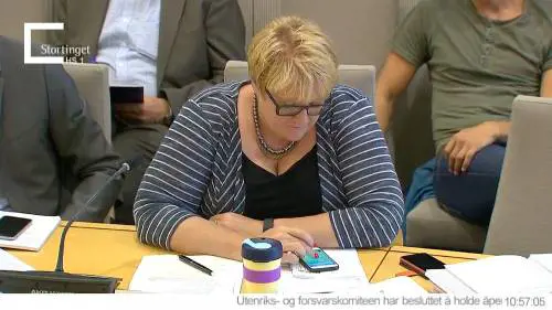 Norvegia, leader di partito gioca a Pokemon Go in Parlamento