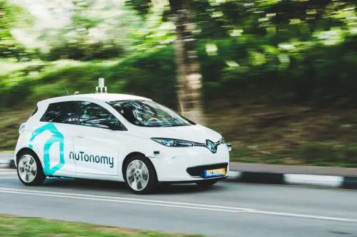 Singapore lancia il primo servizio di taxi-robot senza autista