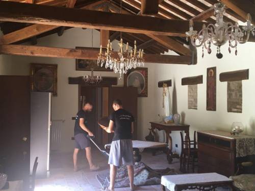 I 16 frati pastori e muratori che oggi ridonano la vita