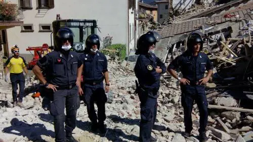 Siamo un popolo straordinario (se la politica tace)