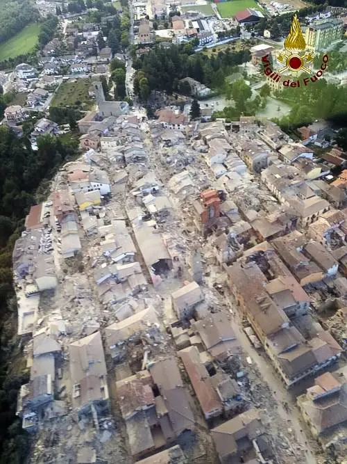 Amatrice, il palazzo "brutto" mal visto da tutti è l'unico rimasto in piedi