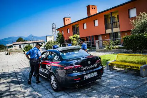 Sgozzata in casa nella notte. Indagato il marito ferroviere