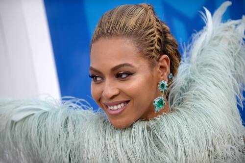 Beyoncé sbanca gli MTV VMA: performance super-sexy