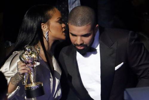 MTV VMA 2016: Drake e Rihanna, le immagini