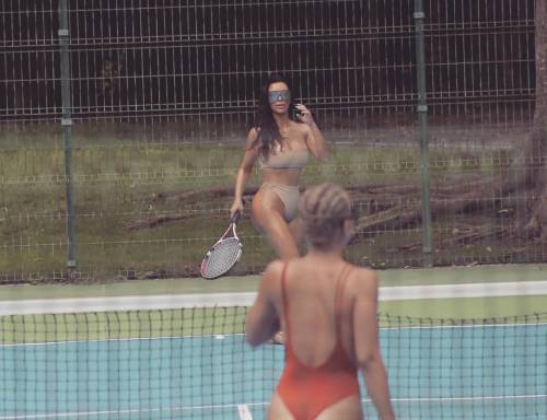Kim Kardashian: tennis a luci rosse