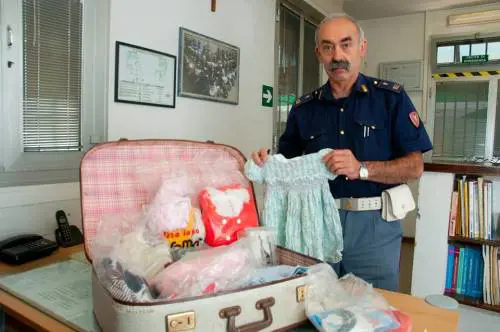 Giallo a Bologna, trovata in stazione una valigia degli anni Sessanta