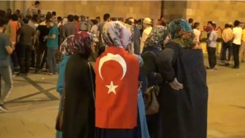 Konya in strada: paura di un golpe, ma è un black-out elettrico