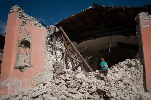 La tragedia non sia il pretesto per dare spazio ai forcaioli