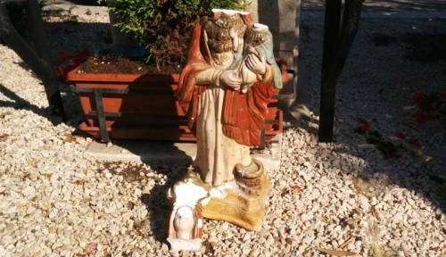 Bisceglie, gesto sacrilego: decapitata la Madonna del Pozzo e il Cristo bambino
