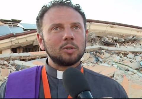 Amatrice, don Fabio bacchetta Renzi e Boldrini. "I loro fiori in chiesa non possono stare"