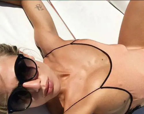 Luca Argentero e Cristina Marino, effusioni spinte al mare