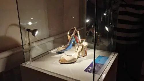 Twelve shoes, una per ogni ora (e occasione) del giorno