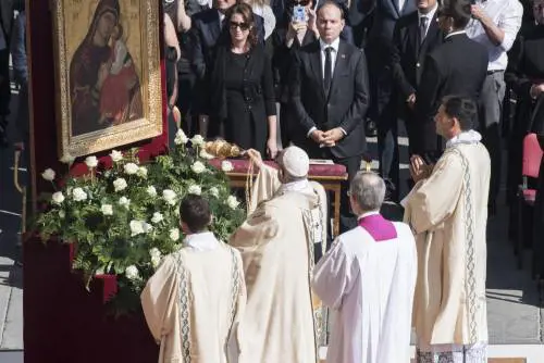 Madre Teresa di Calcutta è santa