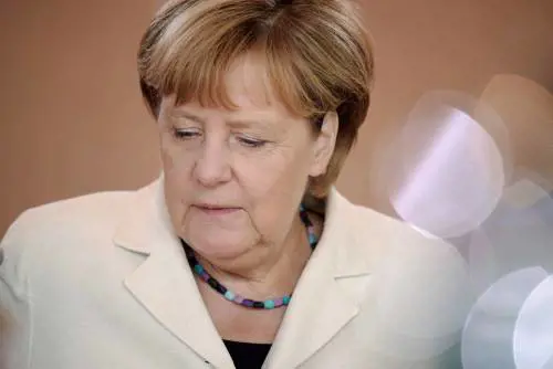 La Merkel si oppone al divieto del burqa. "Sarebbe contro la libertà di culto"