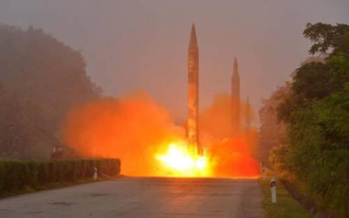 Corea del Nord, lanciati tre missili balistici