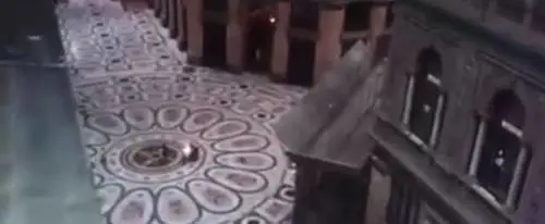 Napoli, la galleria Umberto I abbandonata ai "teppisti" e alla loro inciviltà