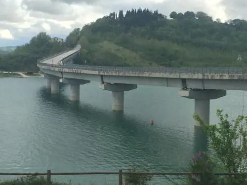 Marche, incubo Vajont «Viadotto a rischio crollo»