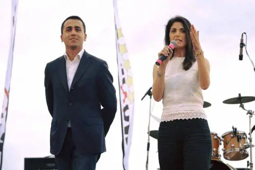 Rifiuti, campi rom e immigrati: il M5s litiga e scorda le grane