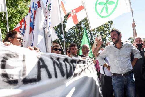 Migranti, Salvini sfida Renzi: "Pronti a bloccare le strade"