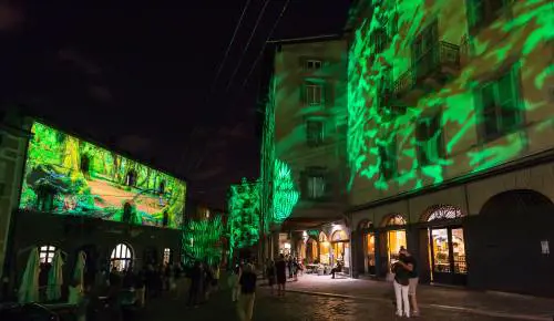 Scenografie di luci e suoni rendono magica Bergamo Alta