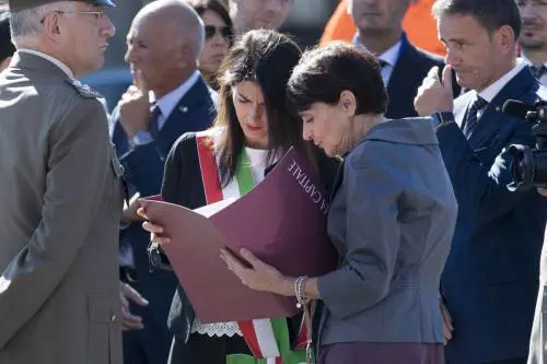 Raggi chiede un parere legale sul contratto che la lega al M5S