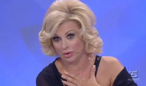 Uomini e Donne, rissa tra Tina Cipollari e la dama Laura