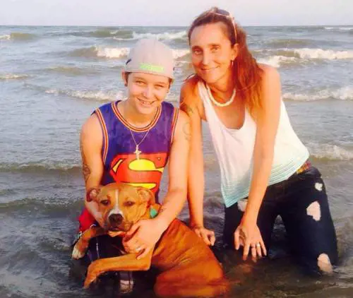 Gli orrori nella casa degli incesti: arrestata la madre che sposa i figli