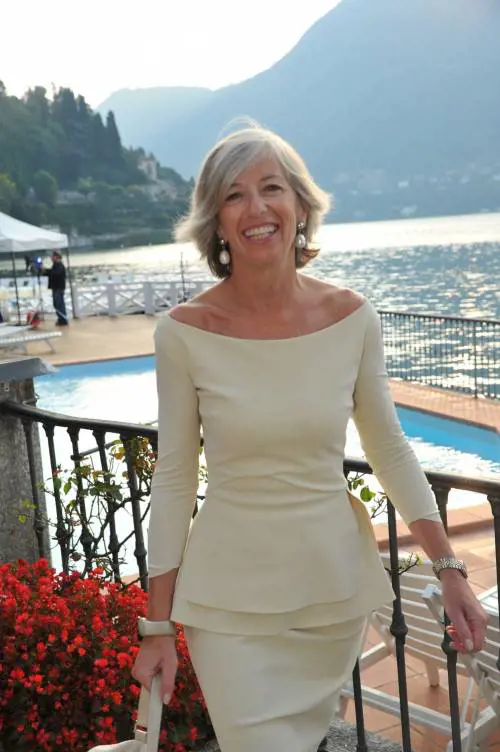 Il ministro Giannini: "Crocifissa per il topless"