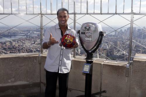 Ronaldinho annuncia: "Gioco ancora un anno e poi farò musica"