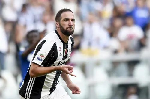 La Juventus cala il tris: doppio Higuain e Pjanic stendono il Sassuolo
