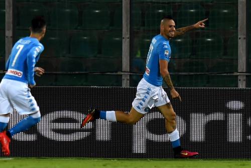 Il Napoli risponde alla Juve: Callejon e Hamsik regolano 3-0 il Palermo