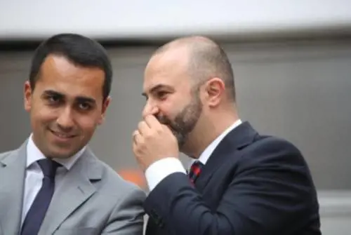 Caos nel M5s, il vice di Casaleggio Max Bugani lascia Rousseau